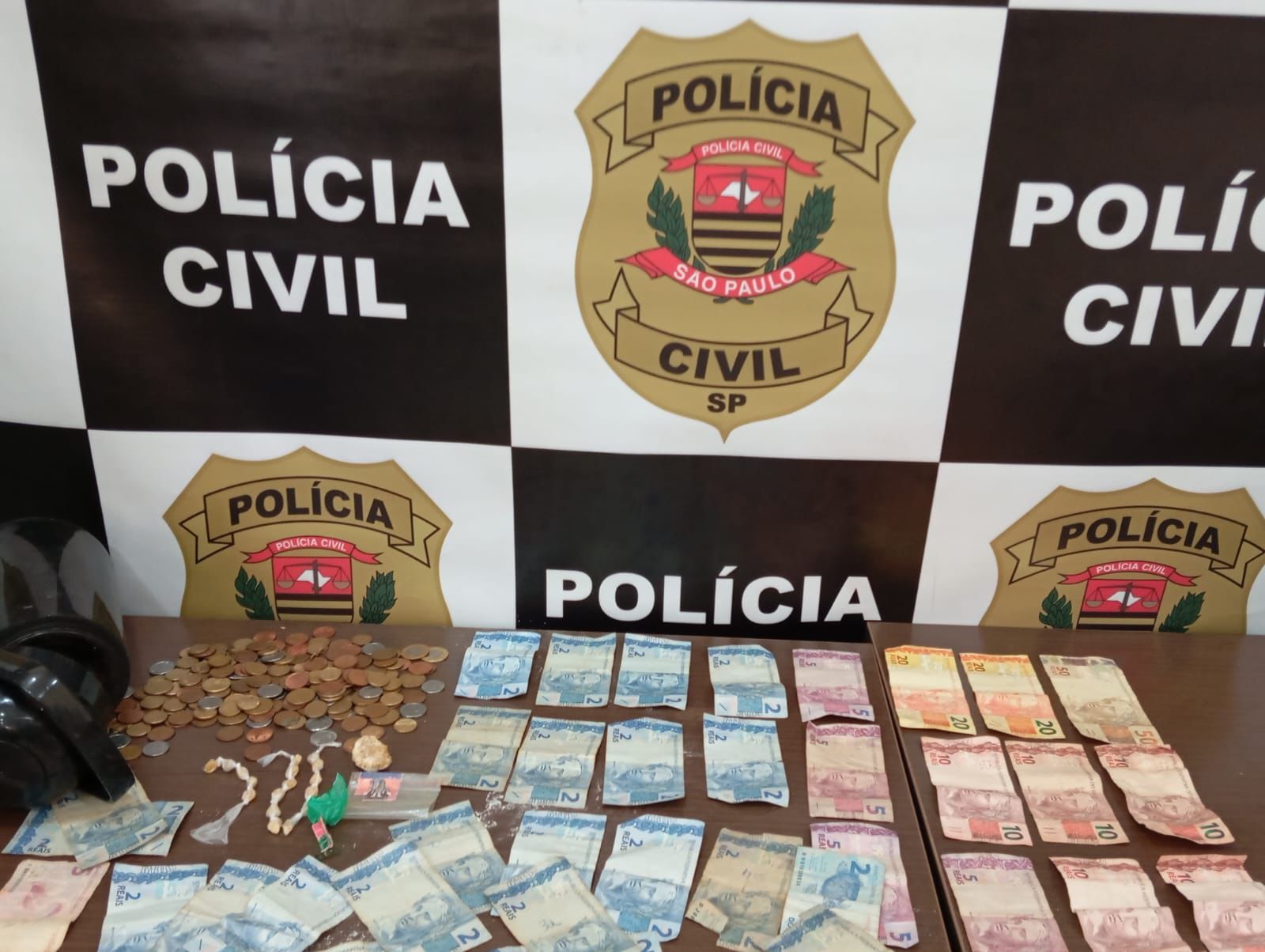 Polícia prende jovem de 19 anos por tráfico de drogas em Jaboticabal