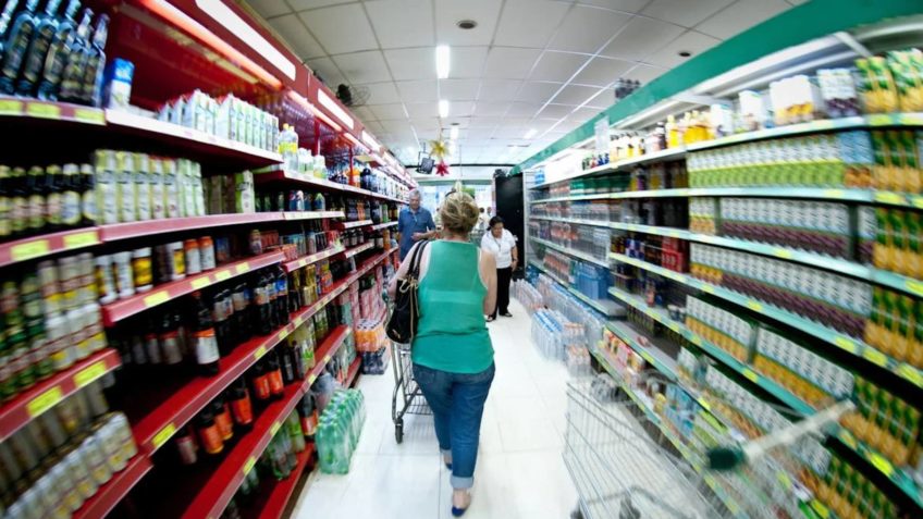 Inflação sobe 0,56% em outubro, com alta no setor de alimentos e habitação