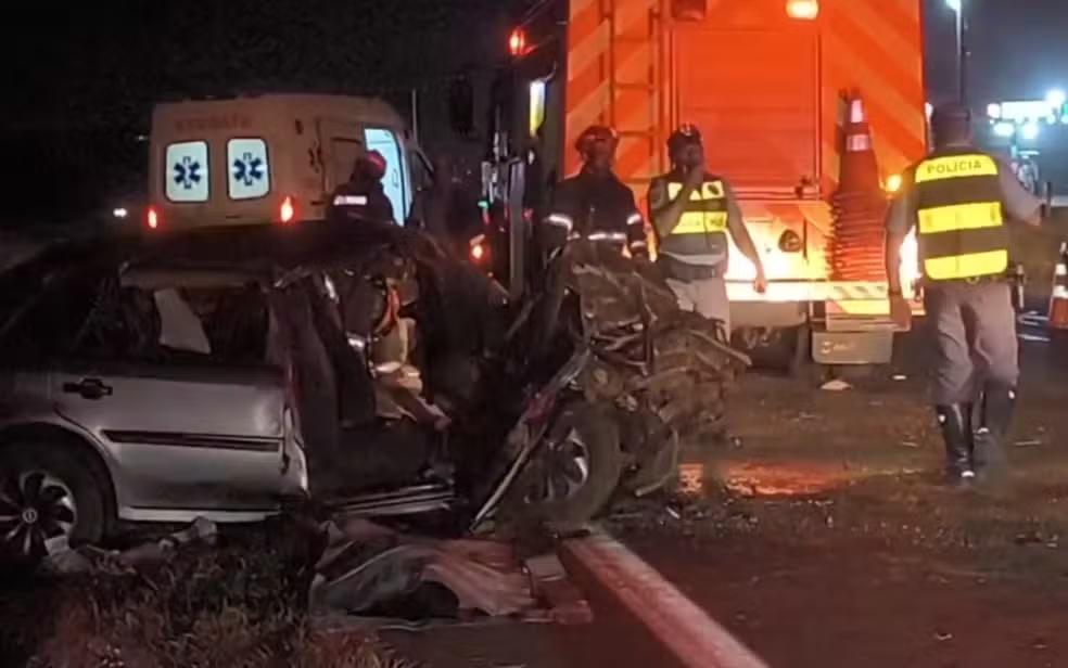 Caminhonete na contramão atinge carro e mata casal em Guariba