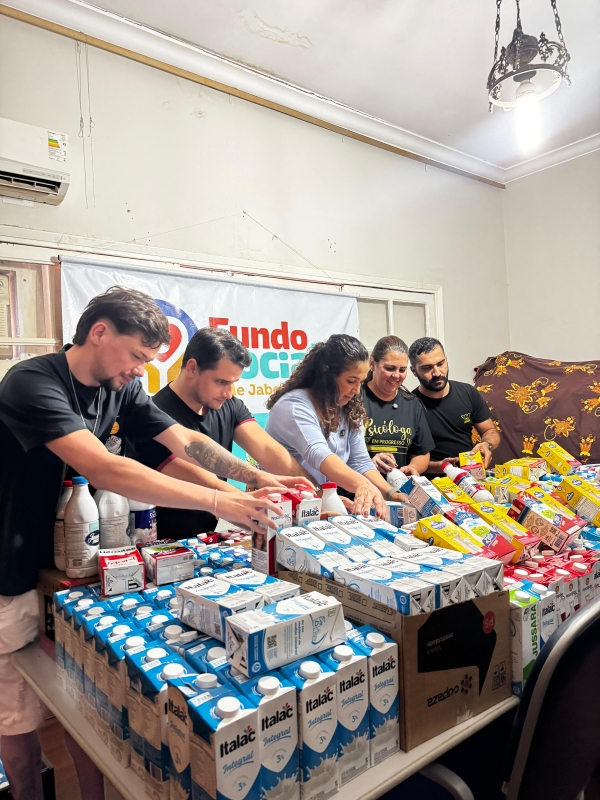 Estudantes de Psicologia arrecadam mais de 700 litros de leite e reforçam solidariedade em Jaboticabal