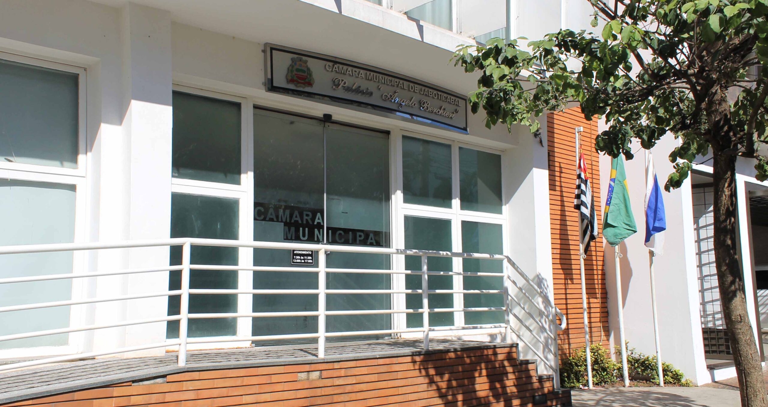 Parlamentares aprovam lei que autoriza concessão do SAAEJ; debates ganham força