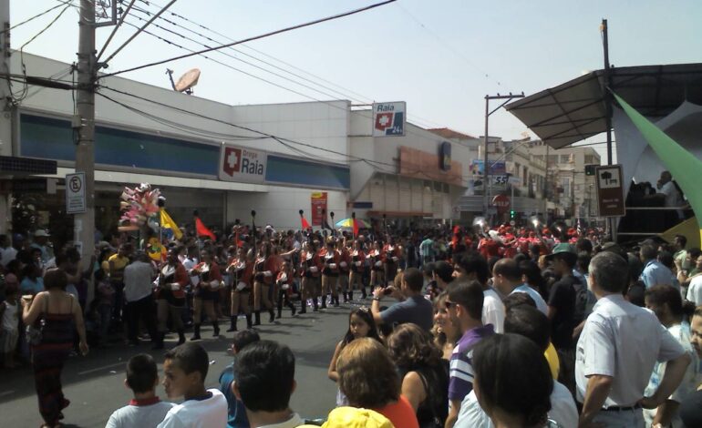 Desfile de 7 de Setembro em Jaboticabal celebra Independência e os 100 anos da Escola Estadual Prof. Antônio José Pedroso